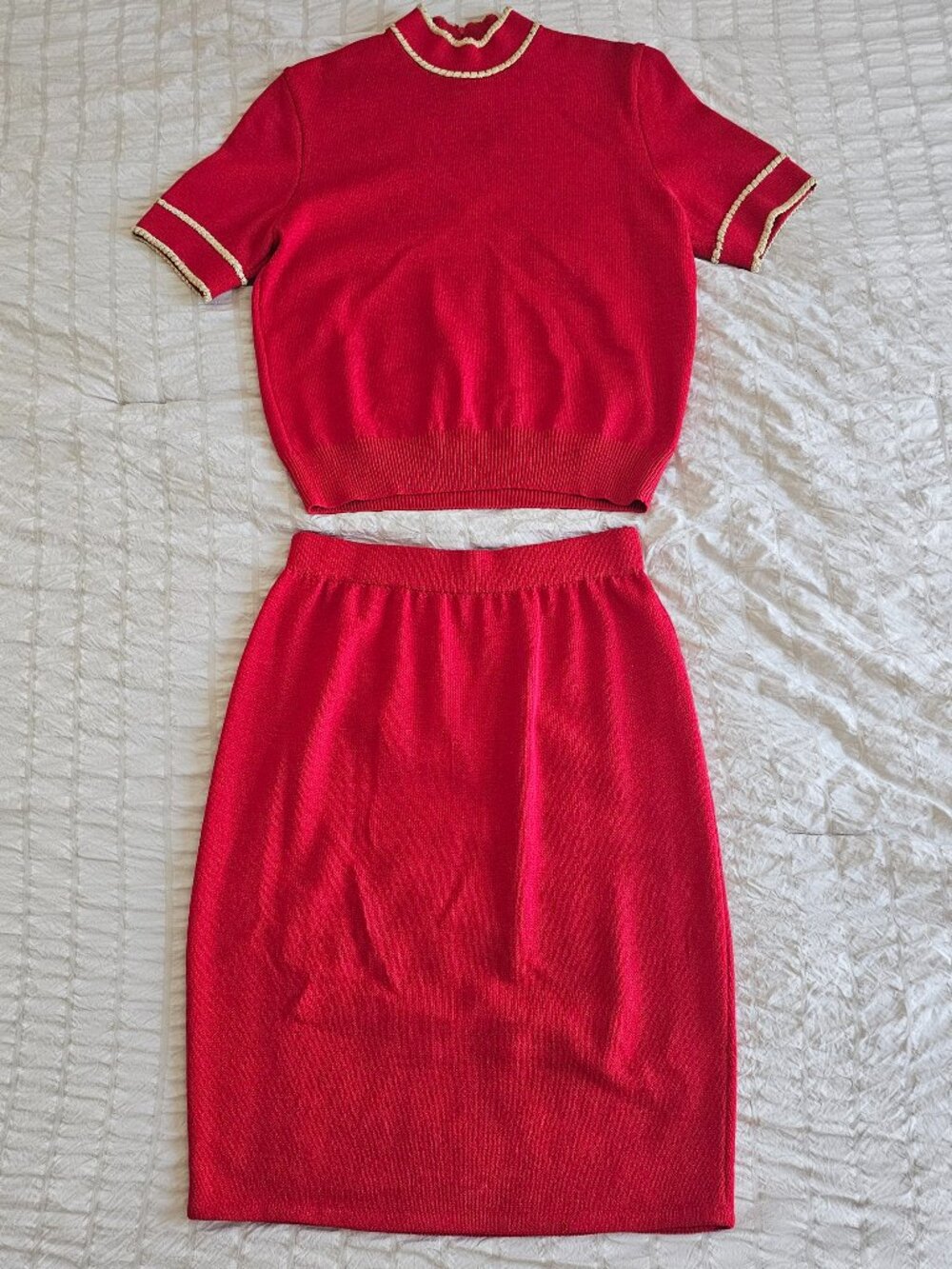 Vintage ST JOHN Collection red knit skirt and sweater set sz 8 (small)